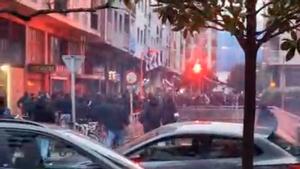 Los ultras del Benfica la liaron en el centro de Donosti antes del partido ante la Real