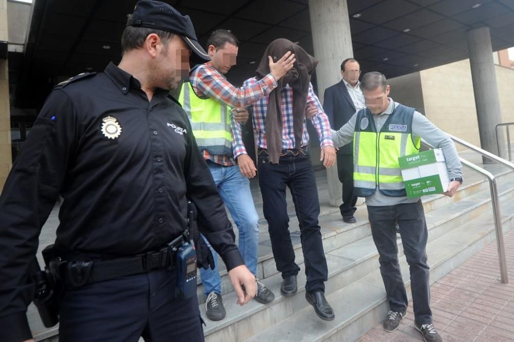 Agentes de la Policía Nacional irrumpen en la Consejería de Fomento