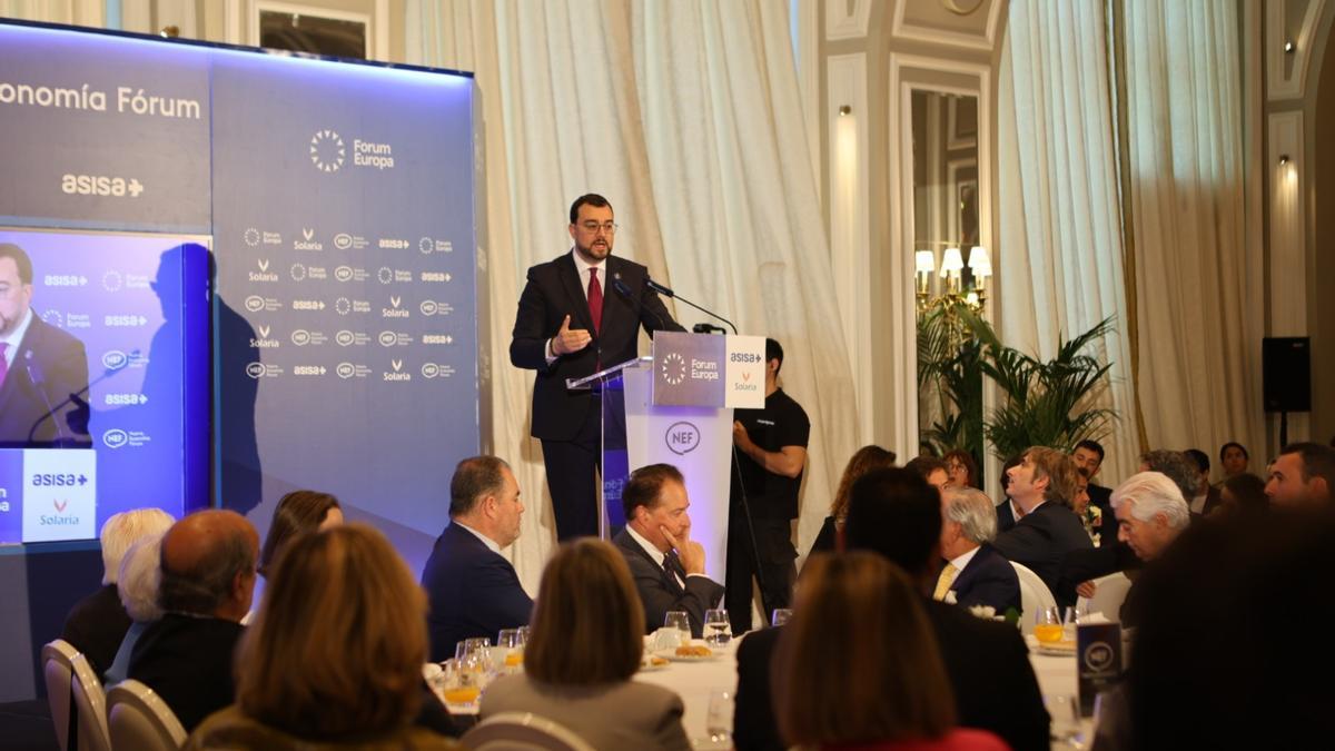 Adrián Barbón reafirma en Madrid su compromiso con Asturias: "Mi destino está en el Principado y en las elecciones de mayo del 27"