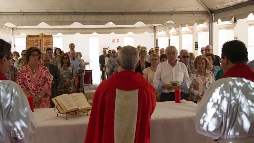 Diez años de oración ante la  cruz en Caravaca
