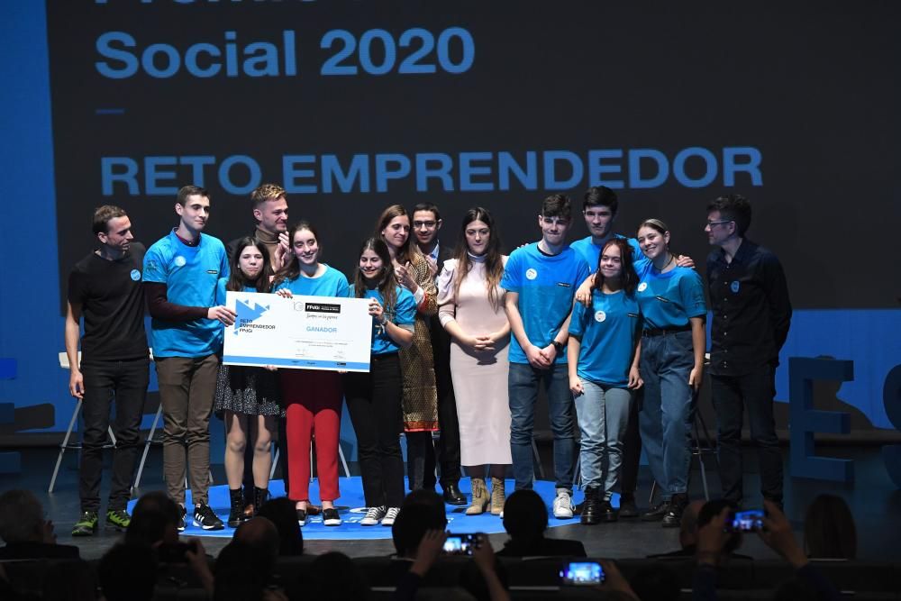 El vicepresidente del Gobierno, Pablo Iglesias, acompaña a la monarca en las actividades que se desarrollan esta mañana en el centro Ágora, junto al presidente de la Xunta, Alberto Núñez Feijóo