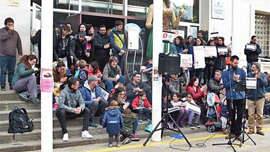 Un moment de la protesta efectuada ahir a la tarda.