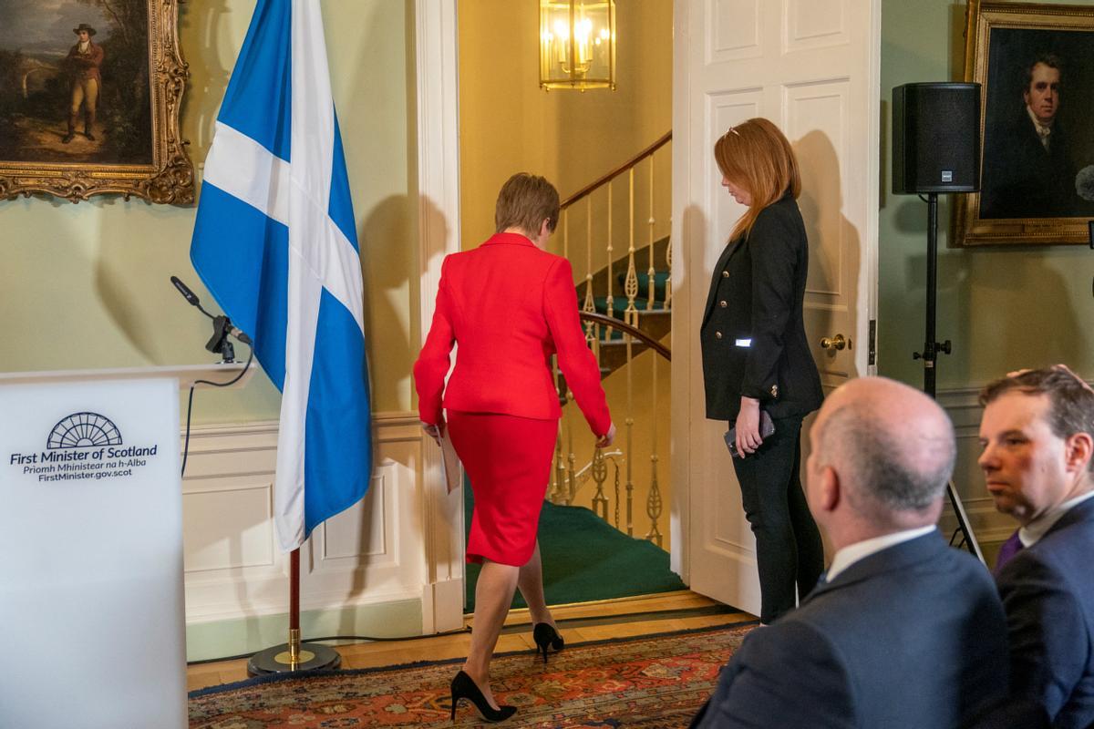 Nicola Sturgeon, ministra principal de Escocia, anuncia por sorpresa su dimisión