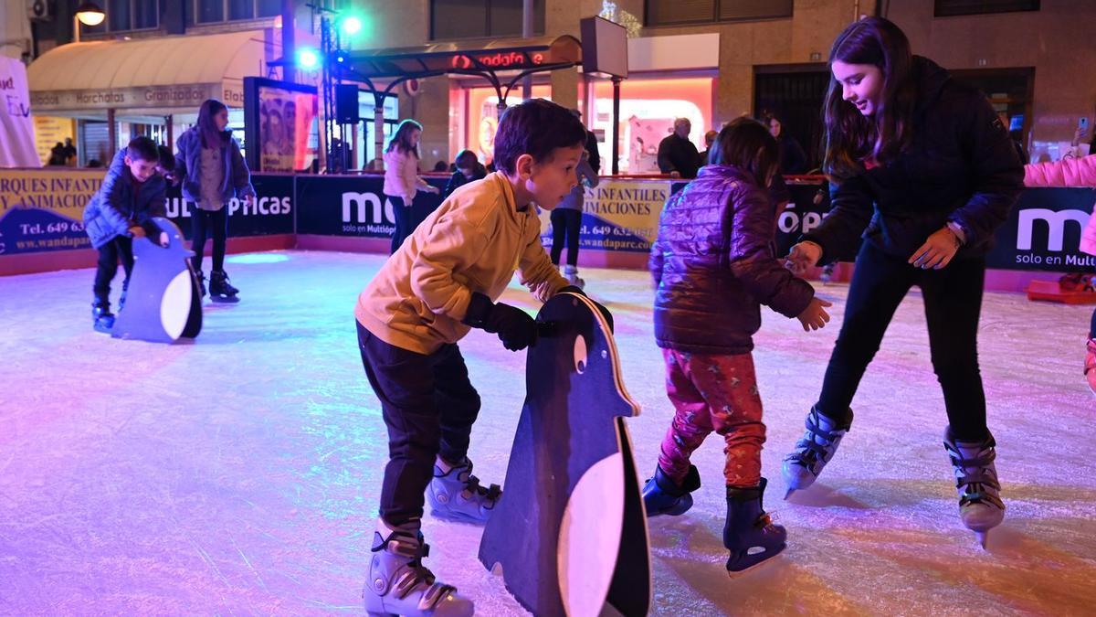 La pista de hielo es uno de los atractivos de la Fira de Nadal, que se abrirá el 22 de diciembre en la avenida La Murà.