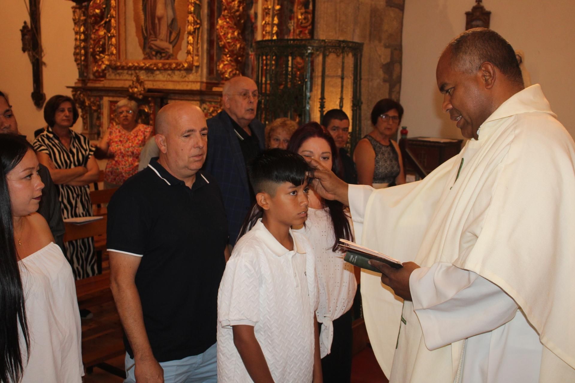 GALERÍA | Bautizo de tres hermanos en Asturianos