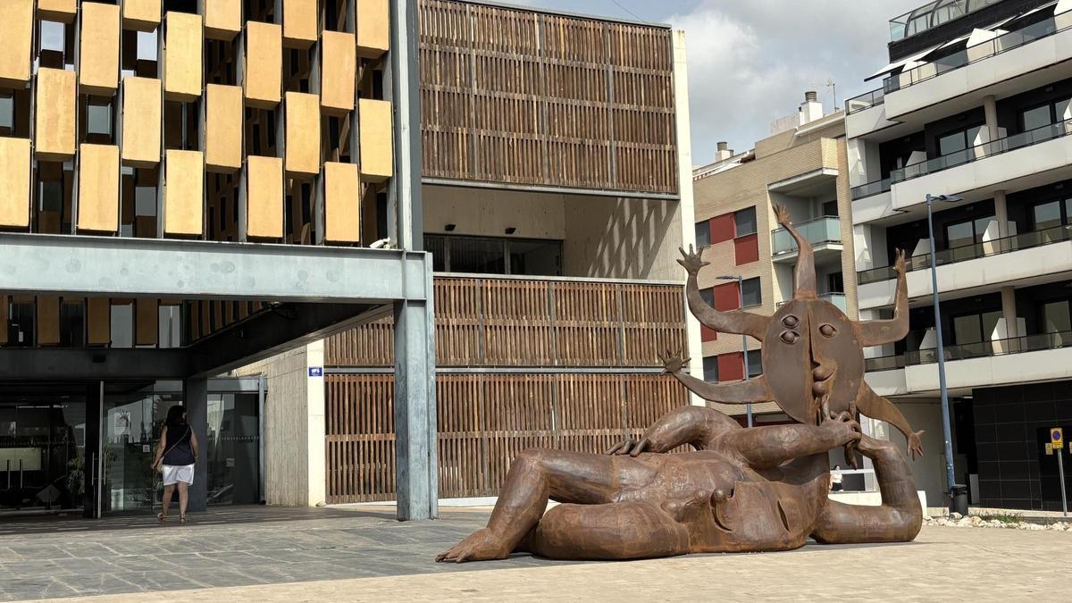 Vídeo: Peñíscola resuelve el misterio de unas esculturas por la ciudad