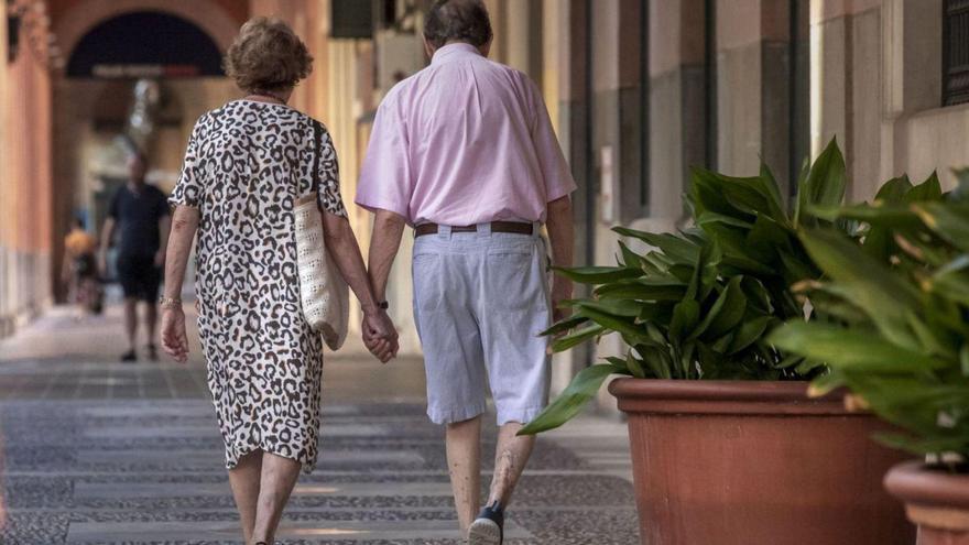 Pensiones bajas en Baleares: ¿Por qué los jubilados de las islas cobran 120 euros menos que la media en España?