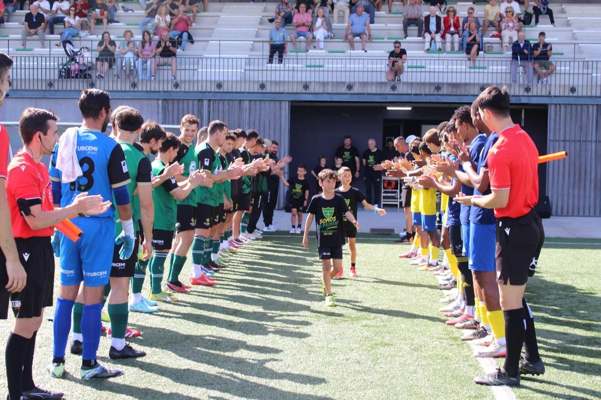 EN IMÁGENES: El pasillo del Hispano a los pequeños del prebenjamín A tras ganar la liga y conseguir el ascenso a Primera