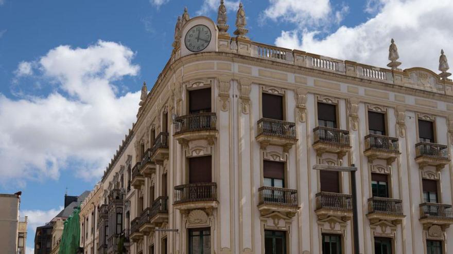Reloj, no marques las horas: piden la puesta en marcha del símbolo del antiguo Banco Herrero en Zamora
