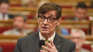 25/02/2026 El president de la Generalitat, Salvador Illa, durante una sesión de control al Govern, en el Parlament de Catalunya, a 25 de febrero de 2026, en Barcelona, Catalunya (España). Illa se vuelve a enfrentar a las preguntas de la oposición en la sesión de control al Govern en el Parlament de Catalunya. Se trata del primer pleno al que acude desde que le dieran el alta la semana pasada después de haber estado ingresado por osteomielitis púbica. POLITICA Alberto Paredes - Europa Press