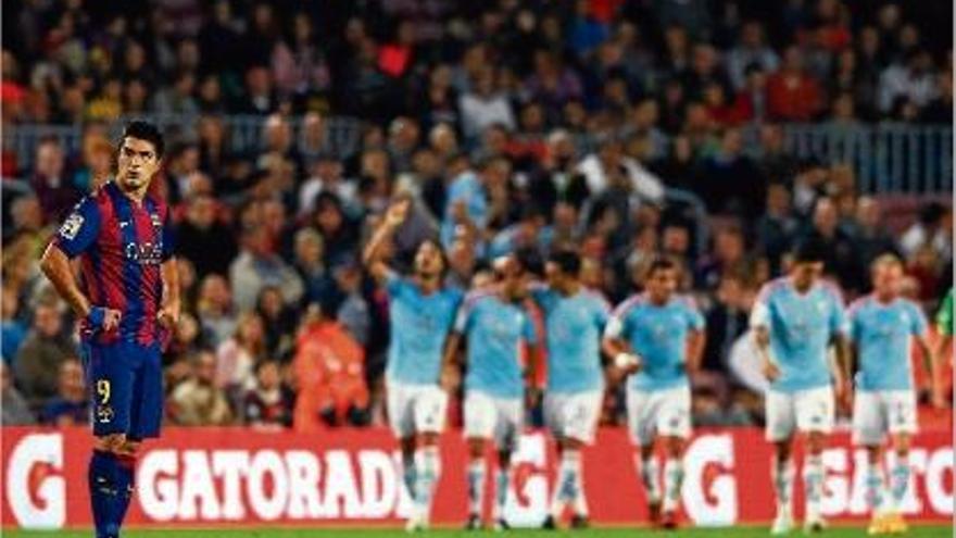 Luis Suárez, amb la mirada perduda, mentre el Celta celebrava el 0-1 dissabte al Camp Nou.