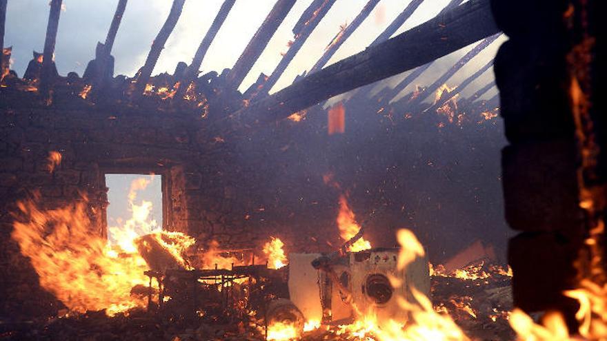 Incendio en una cuadra de animales de Viernoles, en Cantabria.