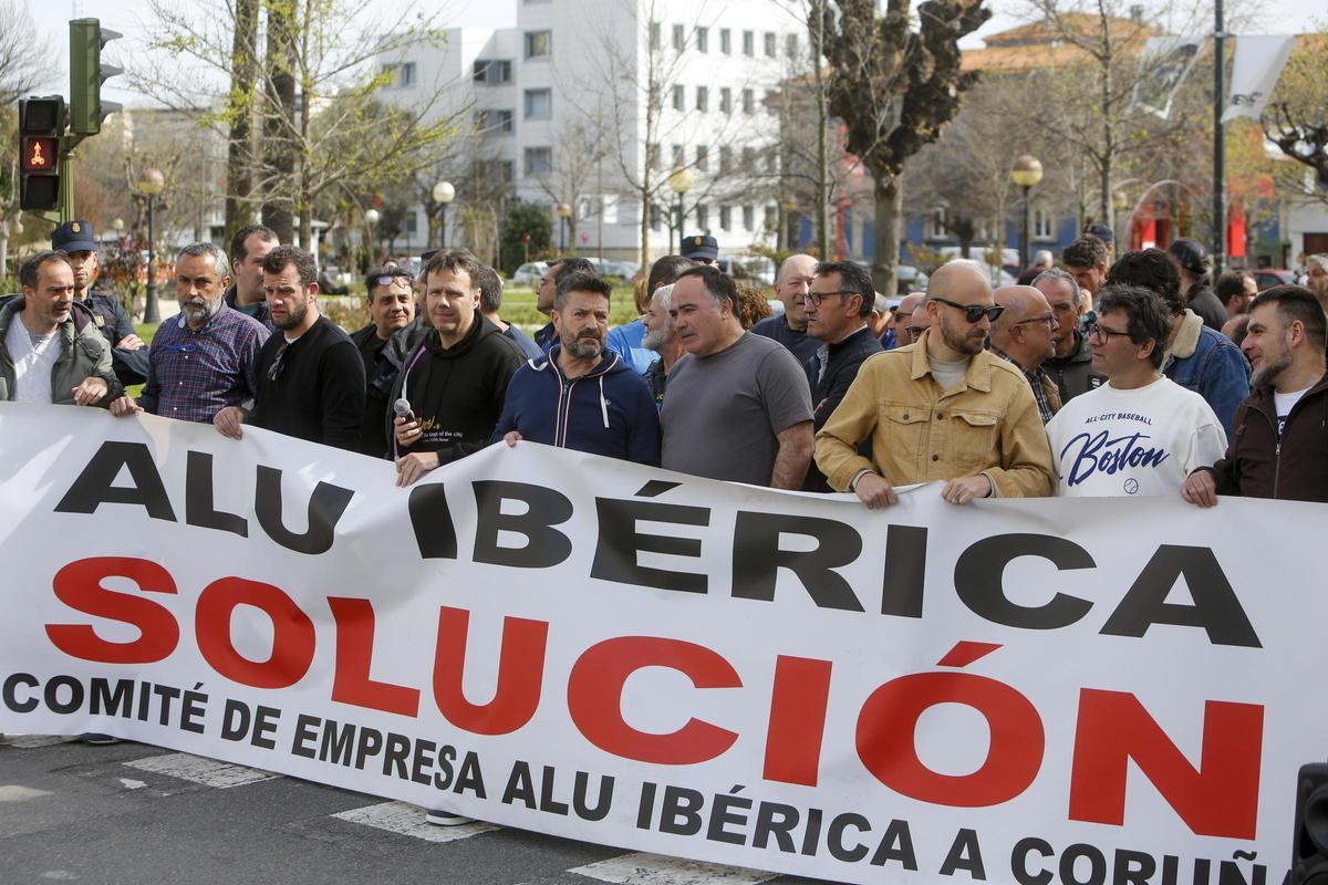 Concentración de trabajadores de Alu Ibérica