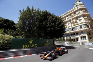 'Checo' Pérez manda en los libres de Bakú, con Sainz tercero