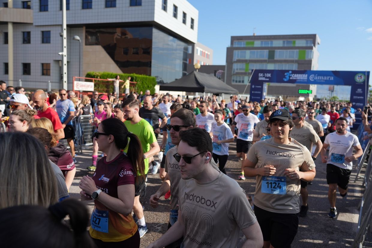 Búscate en las fotos de la Carrera de las Empresas en Castellón