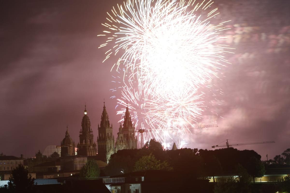 Nueva firma, misma magia: los fuegos cumplen con el Apóstol Santiago