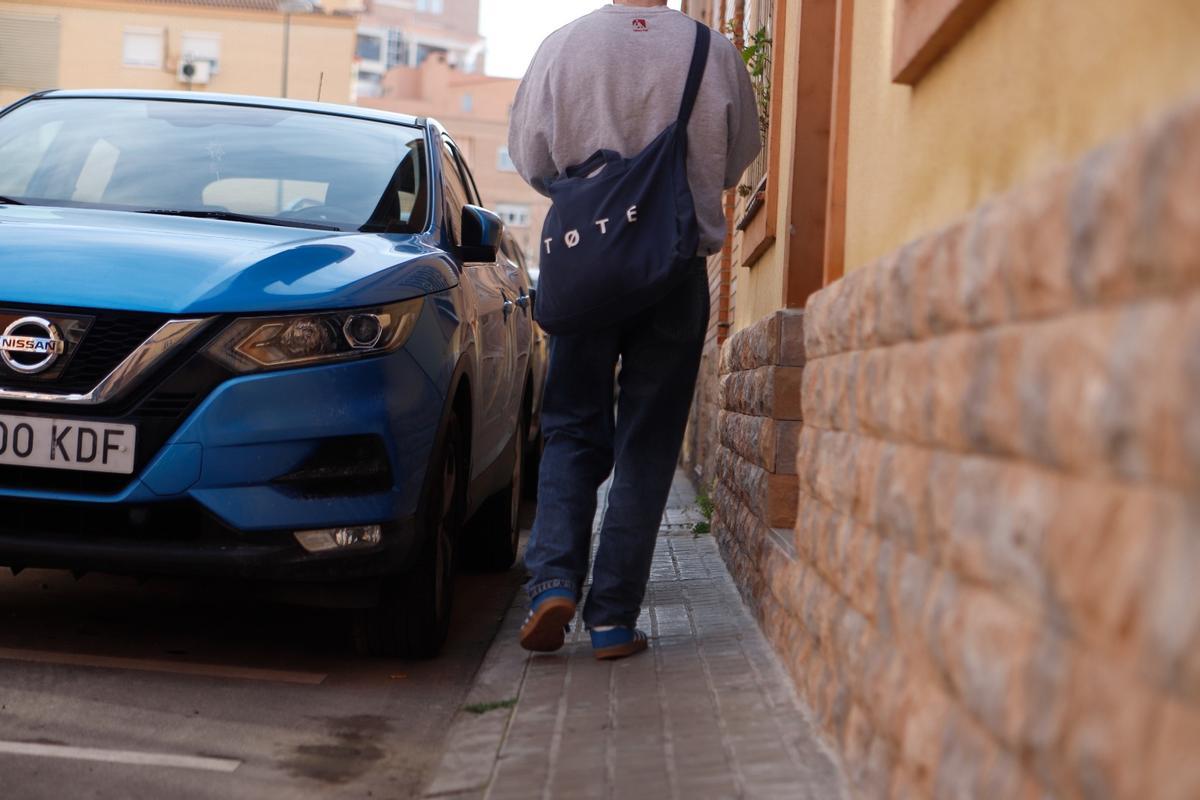 En el Oliver hay aceras donde apenas cabe un peatón.
