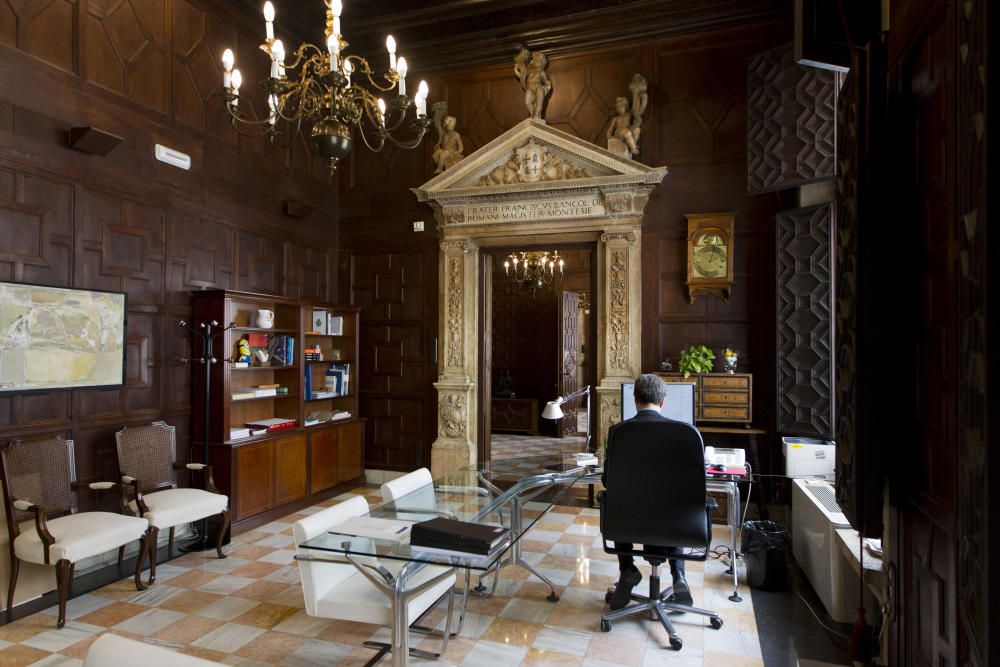 La puerta del Castillo de Montesa, en la sala de Calixte III, en el Palau de la Generalitat.