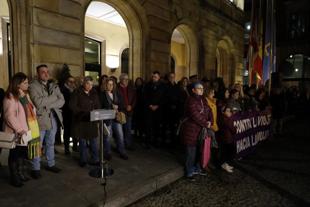 Concentración en Gijón por el asesinato de Lorena Dacuña