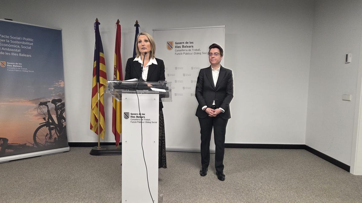 La conseller Cabrer, junto a la directora de salud laboral, Mariluz Moreno