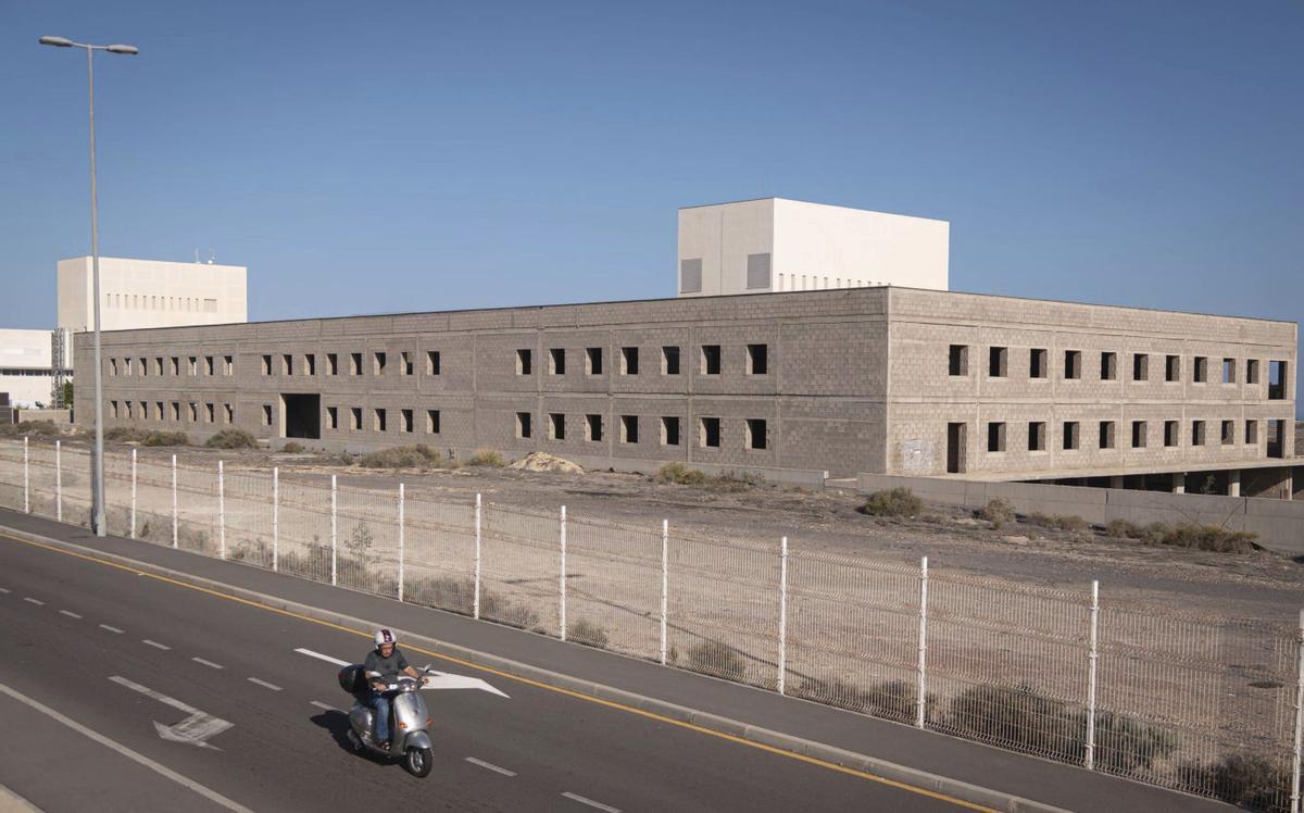 Construcción paralizada desde el año 2011. |