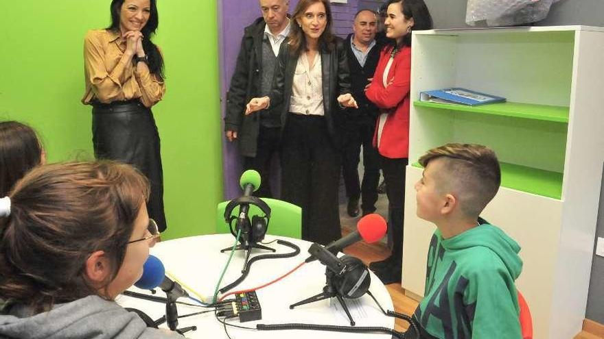 La calidad metodológica fue destacada por la conselleira de Educación, Carmen Pomar, en su visita. // I.A.