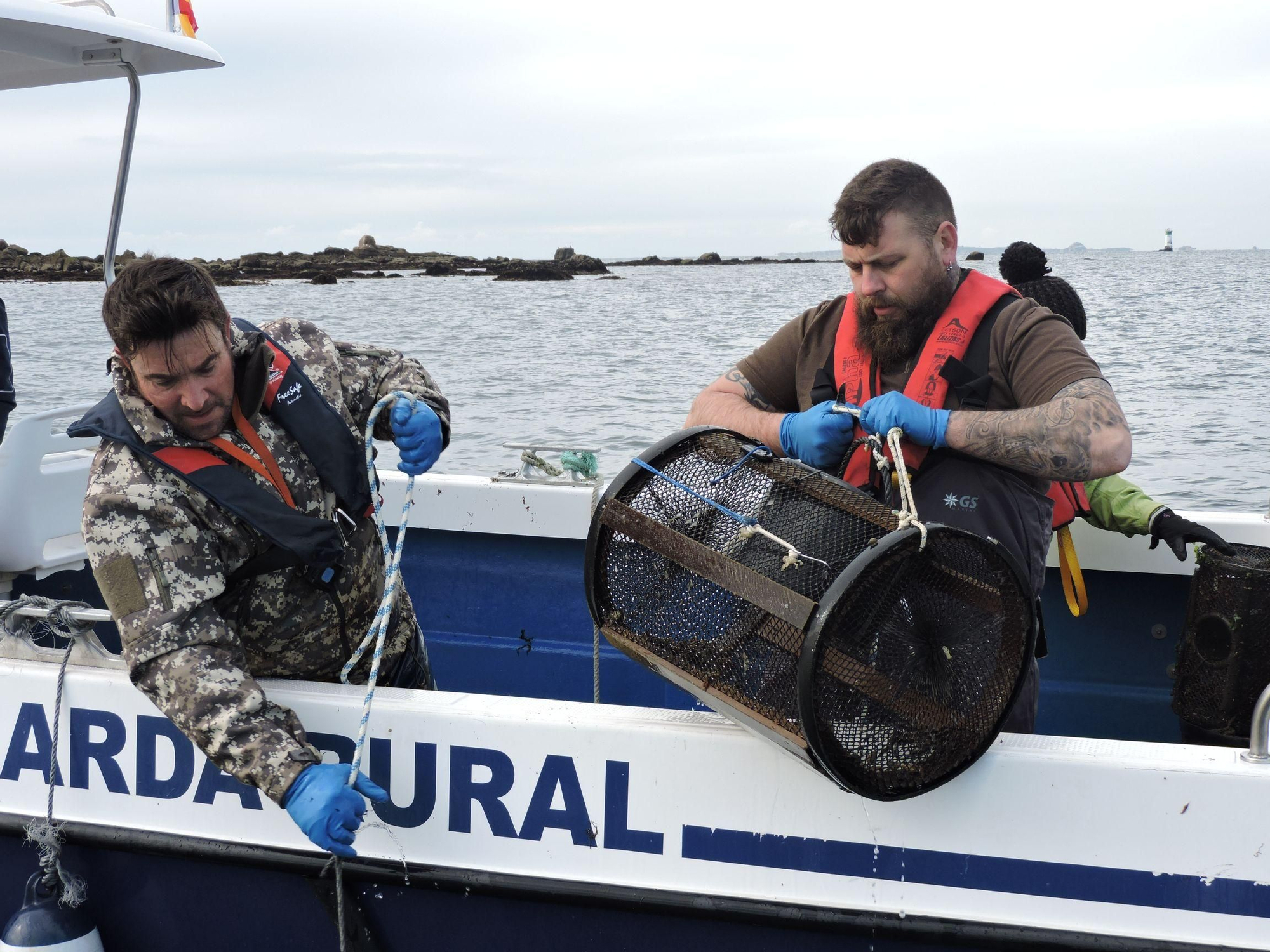 Así se lucha contra la basura marina en Areoso