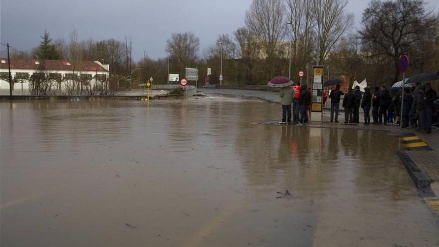 Alerta roja en 5 municipios navarros por las crecidas del Arga, Ebro, Ega e Irati