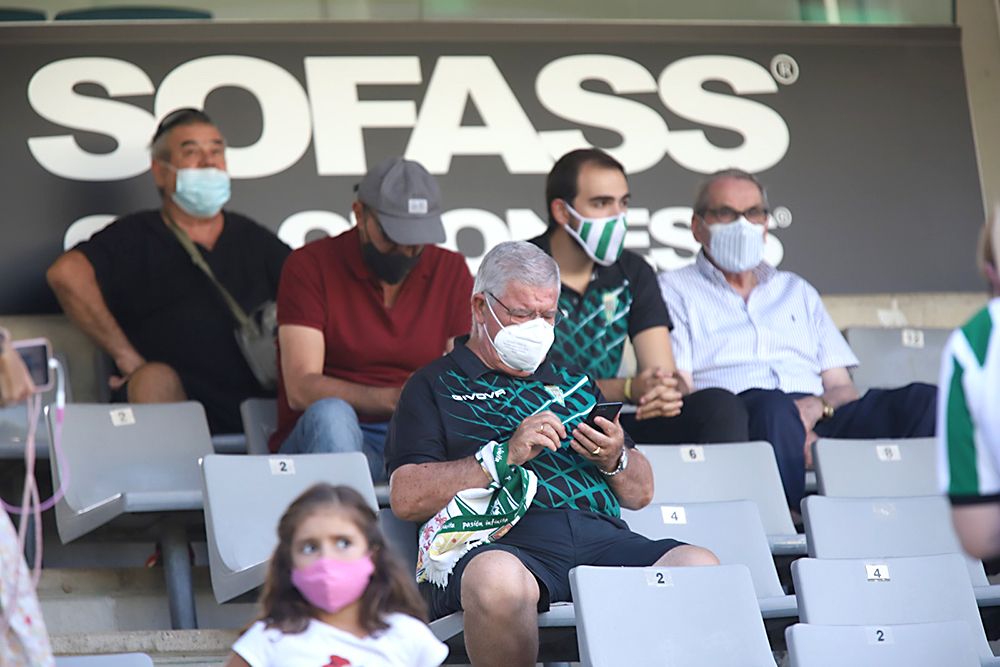 Aficionados asistentes al encuentro Córdoba CF-Don Benito