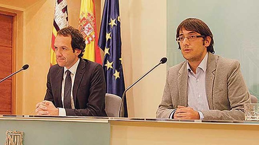 Marc Pons y Iago Negueruela, ayer tras el Consell de Govern.