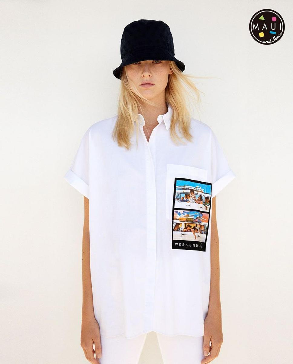 Colaboración de Zara con Maui and Sons: camisa blanca con bolsillo estampado