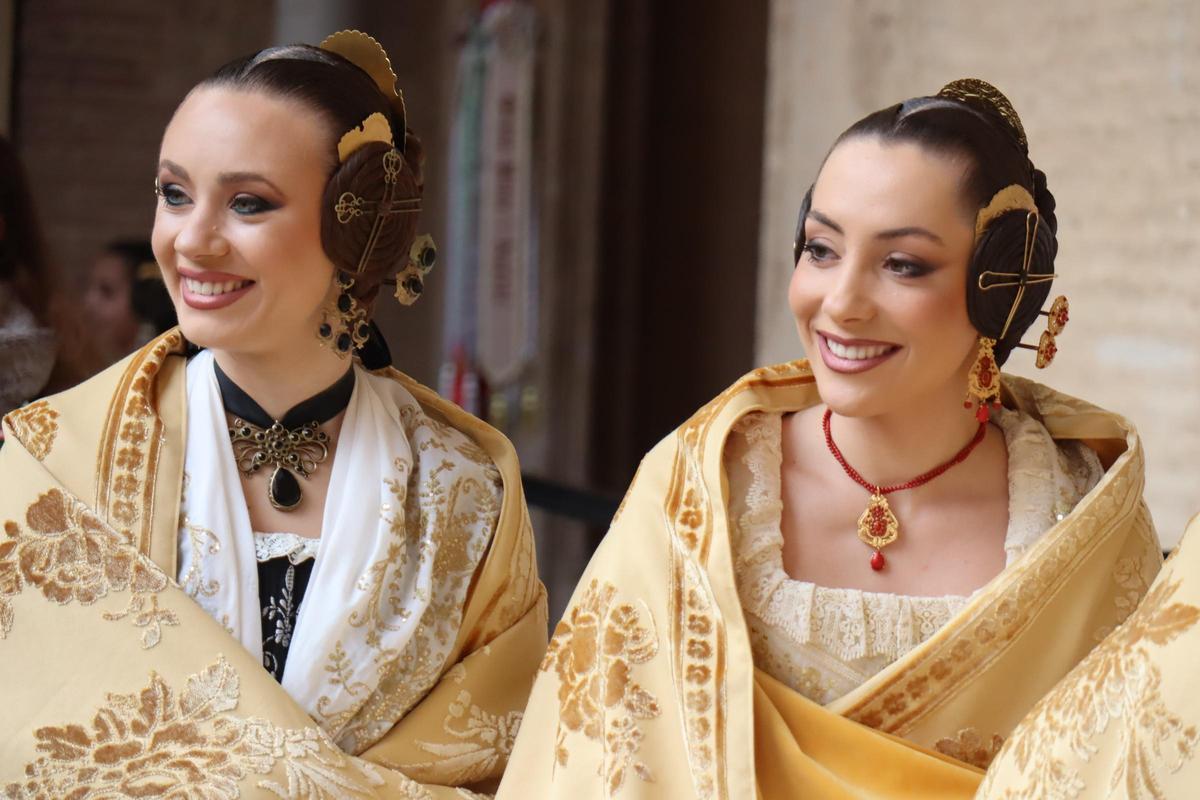 Las comisiones del Carmen reciben a Carmen (y la corte)