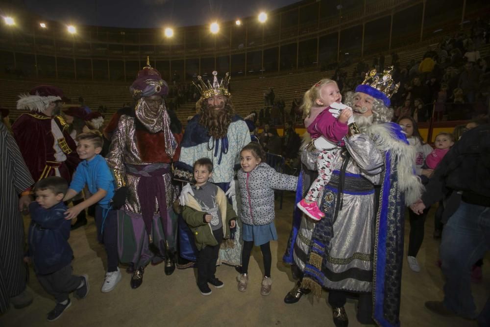 Sus Majestades llegan a la plaza de toros