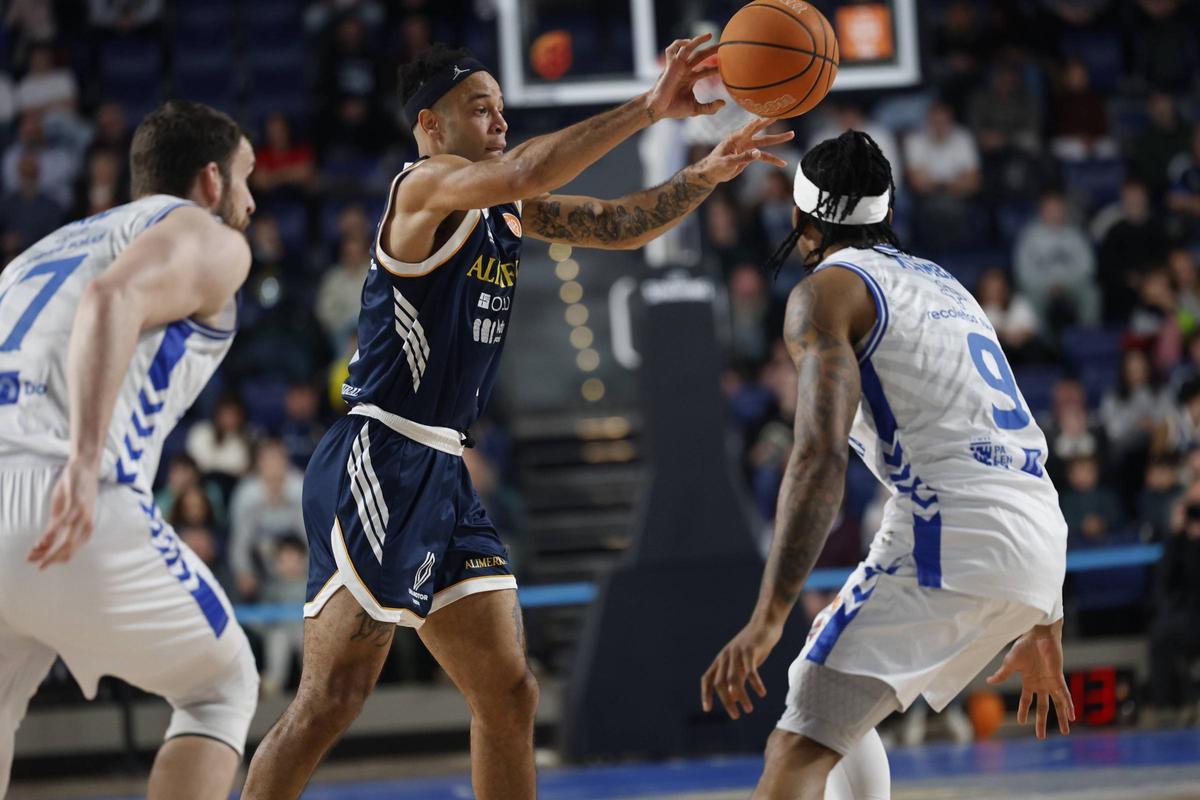 EN IMÁGENES: Así fue el Alimerka Oviedo Baloncesto-Súper Agropal Palencia en el Palacio de los Deportes