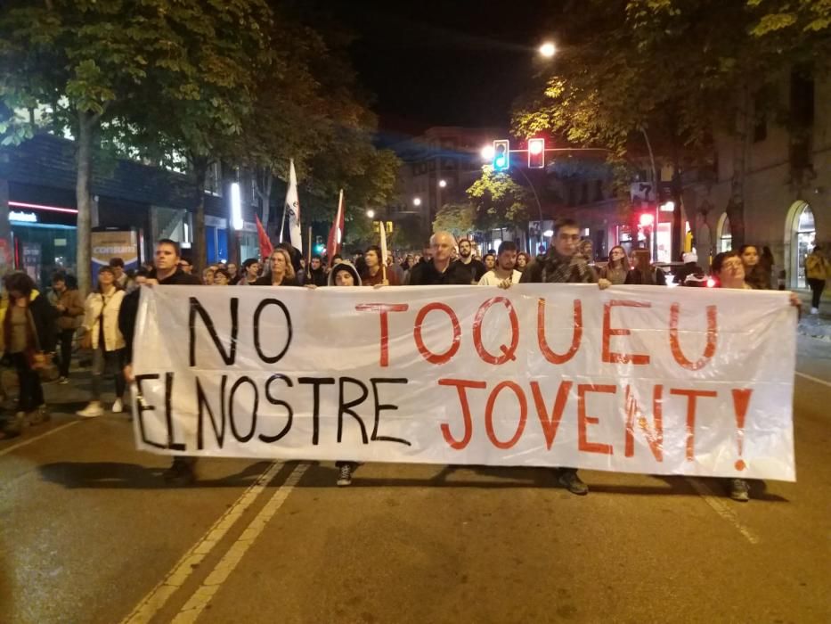 El CDR demana la dimissió de Buch i llança escombraries a la subdelegació del govern a Girona