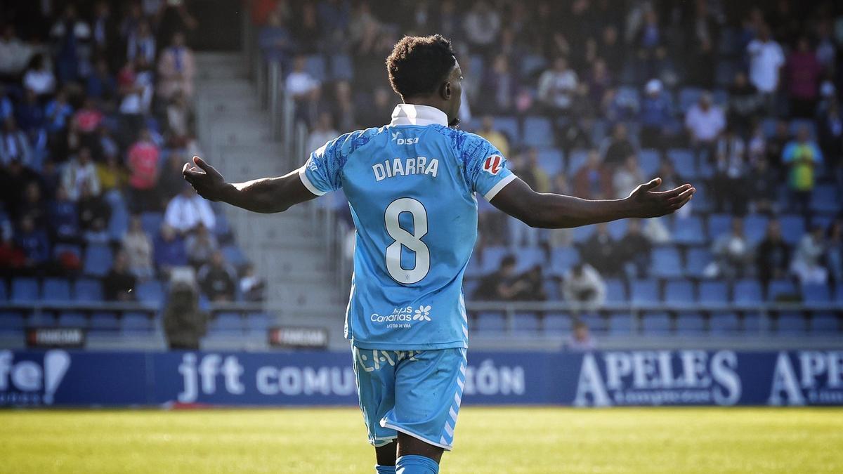 Diarra, de espaldas.