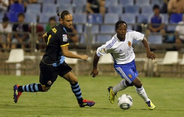 El Real Zaragoza logra el trofeo 'Carlos Lapetra' en la tanda de penaltis