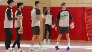 Los jugadores del Barça, durante un entrenamiento