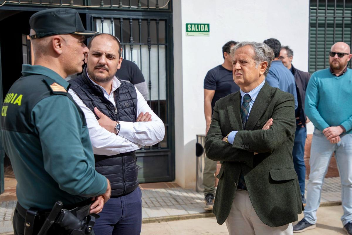 Un momento de la visita de Salvador Fuentes a Adamuz.
