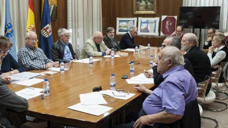 Los miembros del patronato en su reunión de ayer . // Enzo Sarmiento