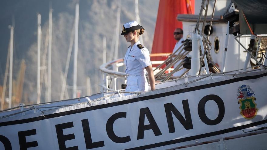 La Princesa Leonor atraca bajo las velas del ‘Juan Sebastián de Elcano’
