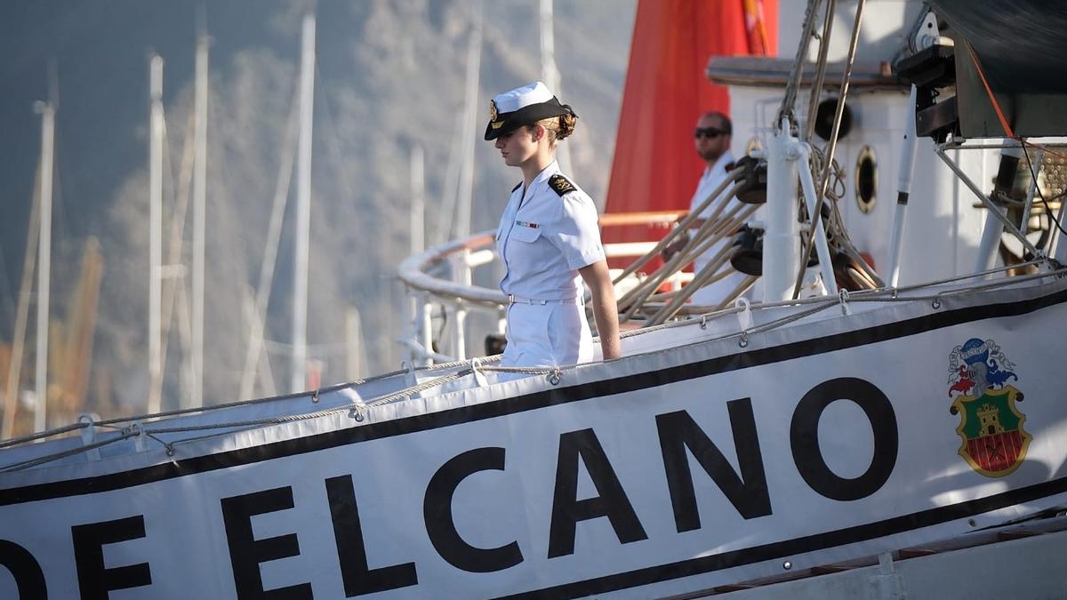 La princesa Leonor, junto al resto de sus compañeros, visitan el Cuartel de Almeyda