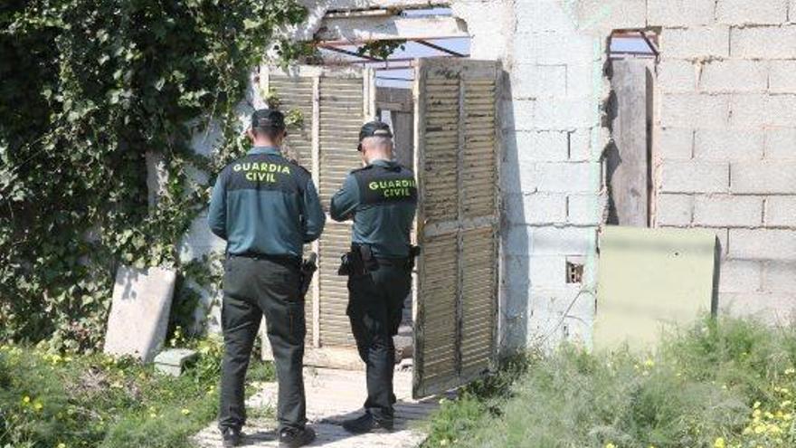 Los dos detenidos y el fallecido residían en esta instalación abandonada.