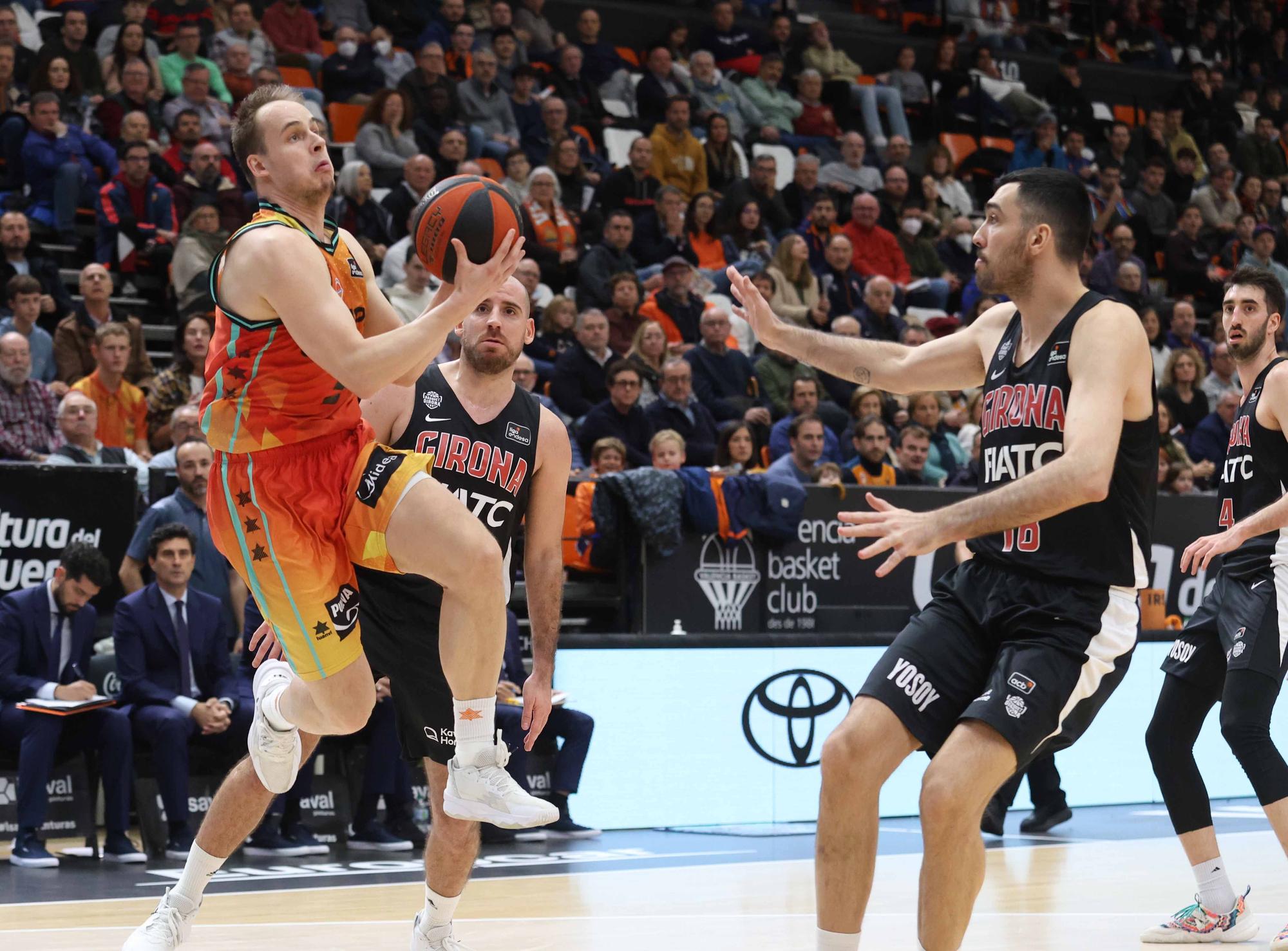 Las mejores imágenes del Valencia Basket - Girona Basketball