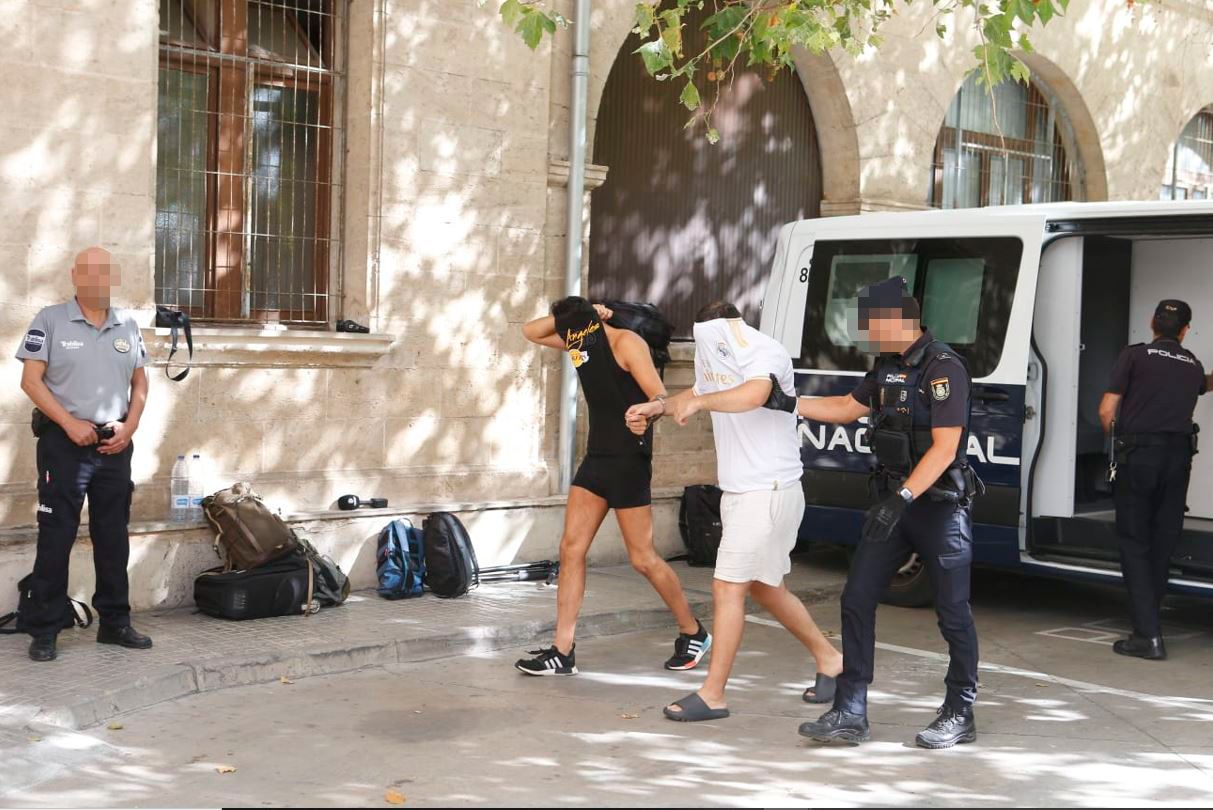 Los miembros de la 'manada alemana', a disposición judicial por la presunta violación de una mujer en Mallorca