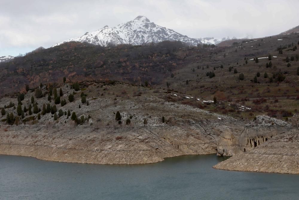 Así está el pantano de Barrios de Luna