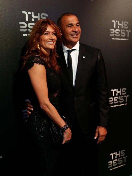 Ruud Gullit con su esposa. REUTERS