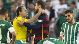 Piqué amb Mateo Lahoz.