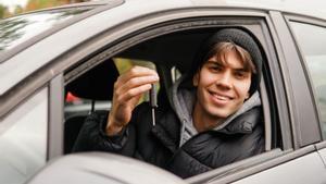 La UE permetrà conduir joves de 17 anys si van acompanyats