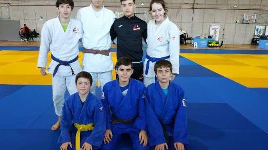 El equipo del Judo Club Base en Santiago.